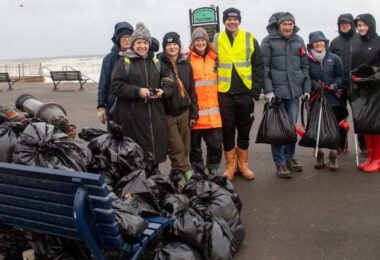 Unrelentingly depressed man starts picking up trash - and helps clean up 13 tons of trash with family and strangers